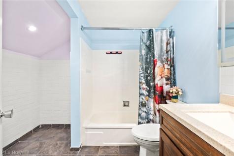 21860 River Oaks Drive Rocky River OH 44116