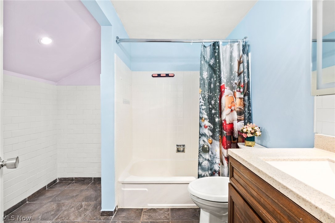 21860 River Oaks Drive Rocky River OH 44116