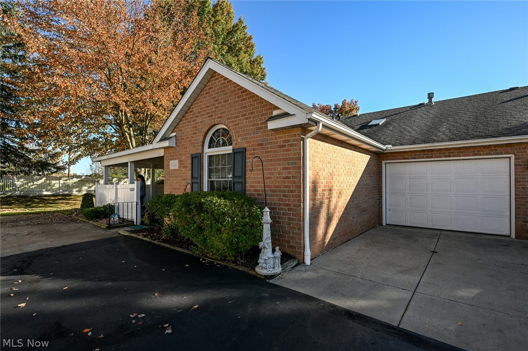 1526 Rhine River Road NW Uniontown OH 44685