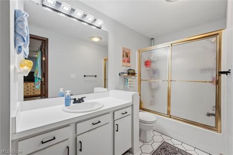 74 Landings Way Avon Lake OH 44012