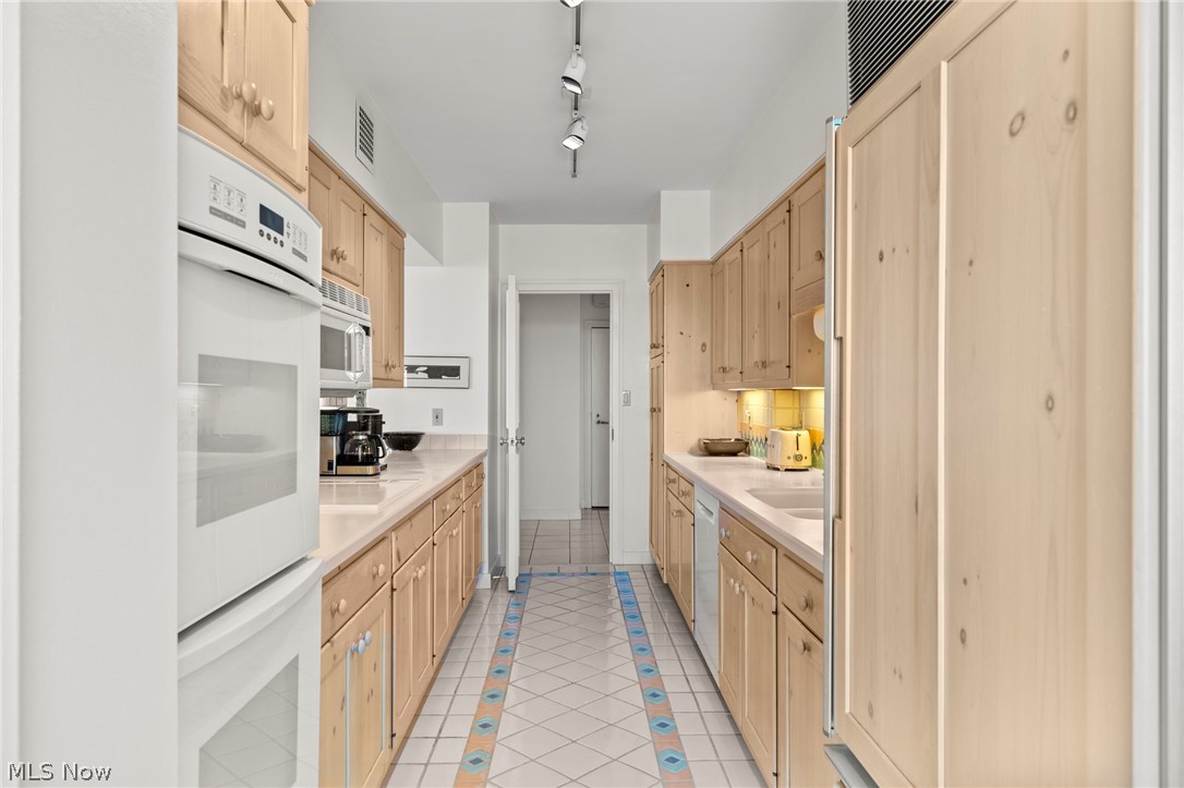 2 Bratenahl Place Bratenahl OH 44108