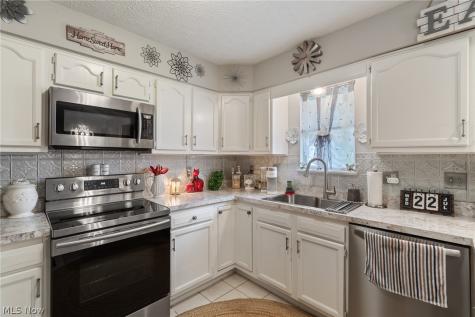 298 Westberry Circle Tallmadge OH 44278