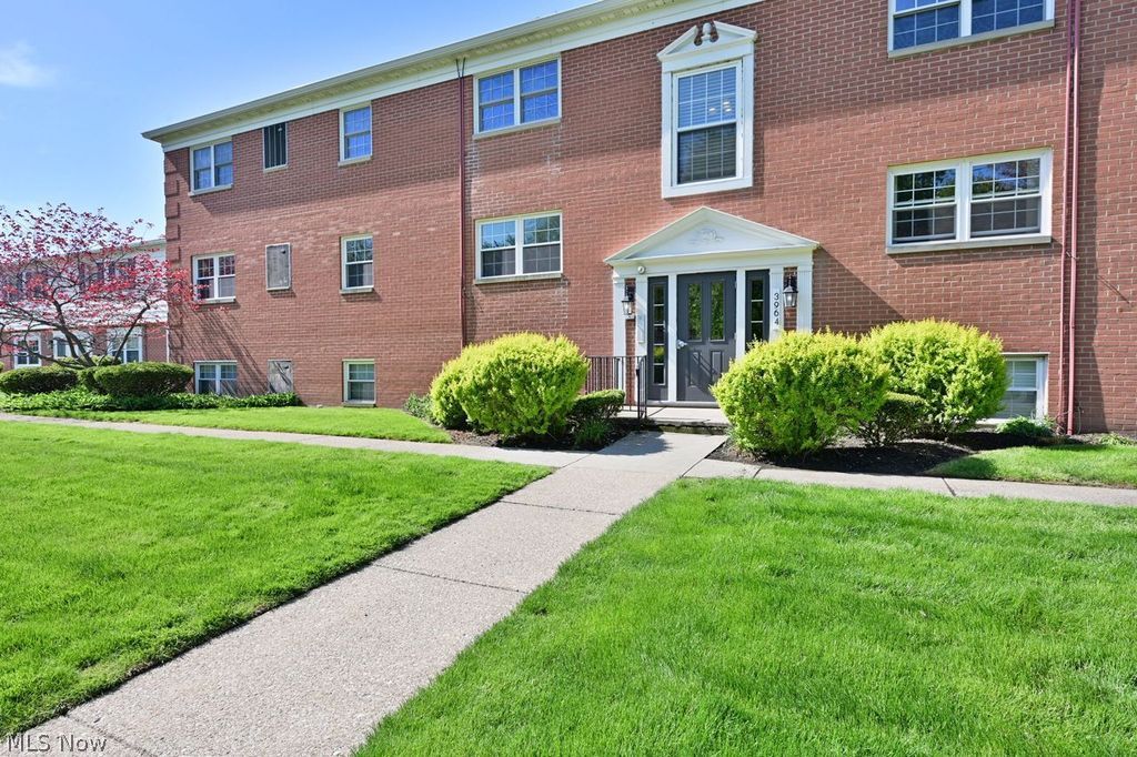 North Olmsted OH, 3964 Brendan Lane, Unit F411