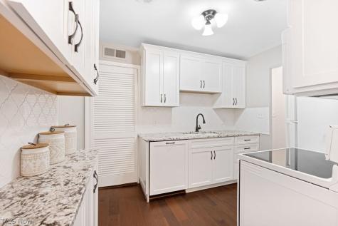 3964 Brendan Lane North Olmsted OH 44070