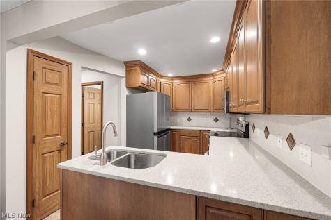 1070 Stonewood Court Westlake OH 44145
