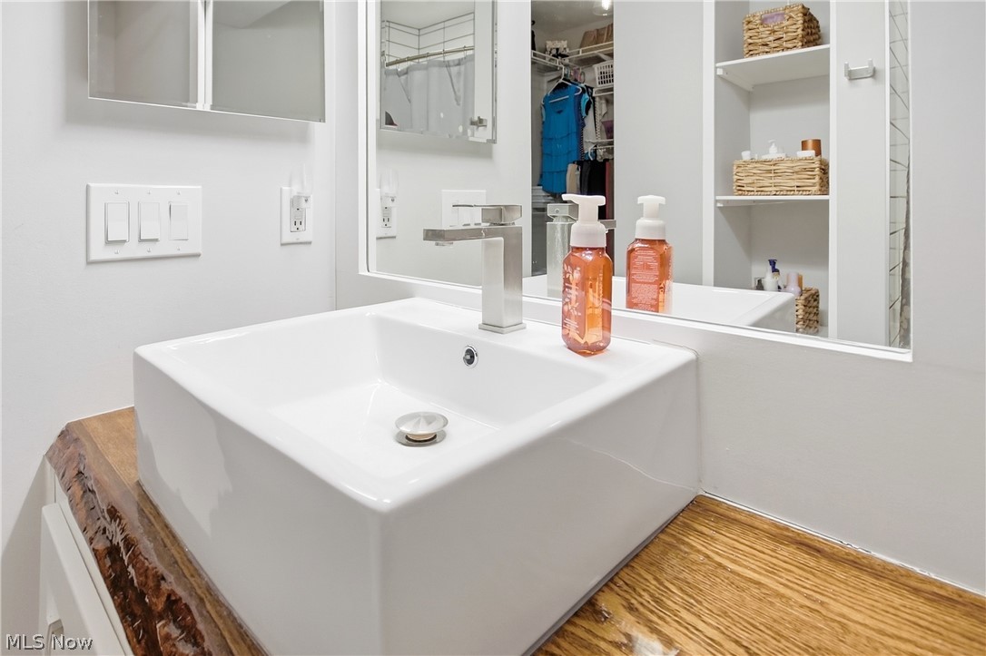 16575 Wren Road Chagrin Falls OH 44023