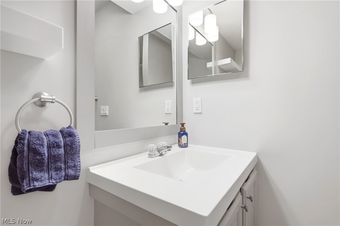 16575 Wren Road Chagrin Falls OH 44023