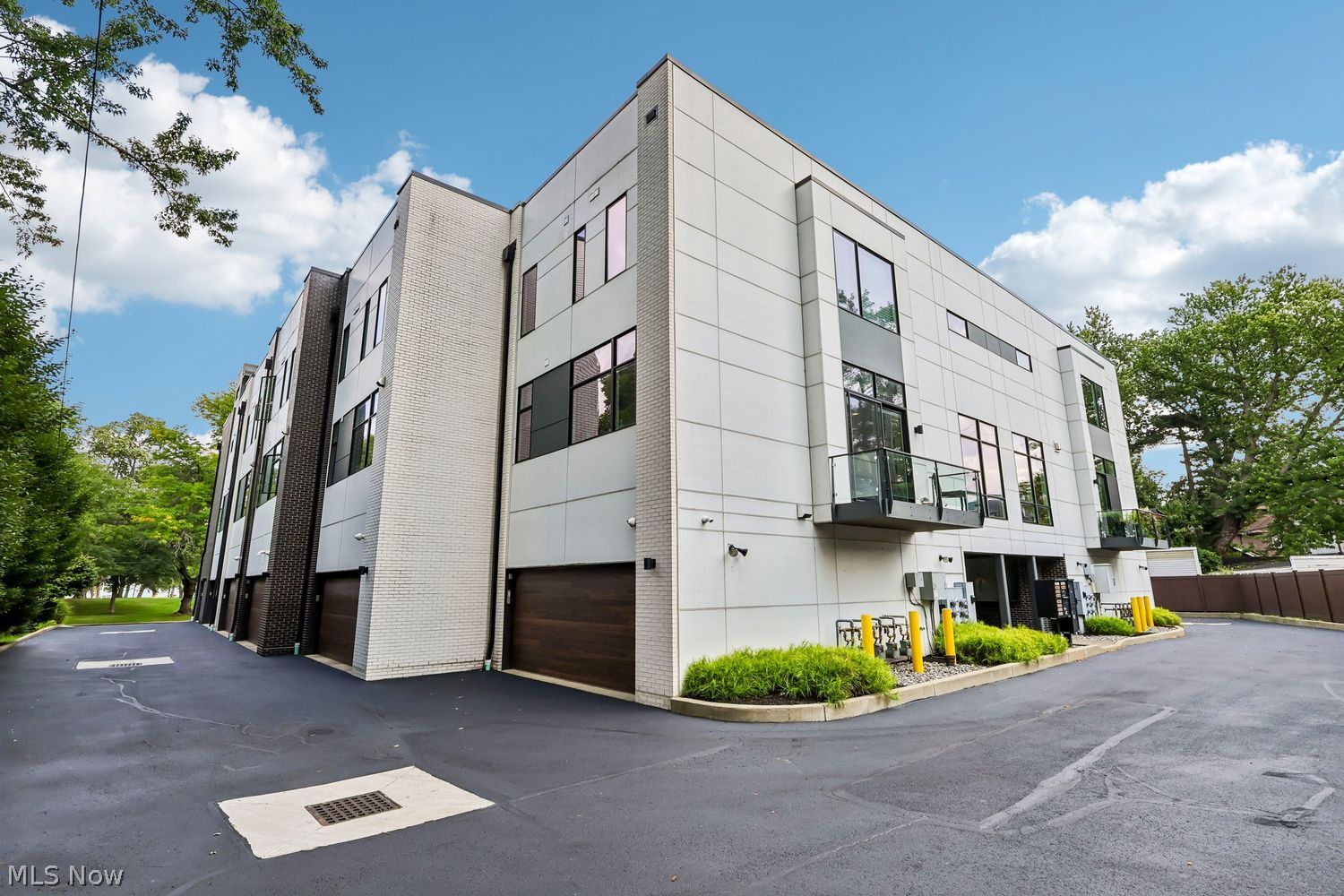 9525 Lake Avenue Cleveland OH 44102