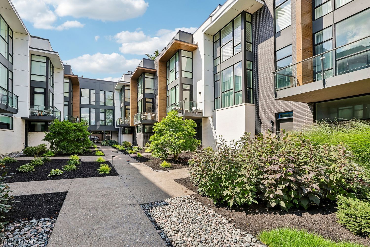 9525 Lake Avenue Cleveland OH 44102