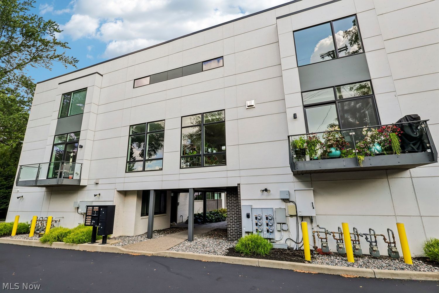 9525 Lake Avenue Cleveland OH 44102