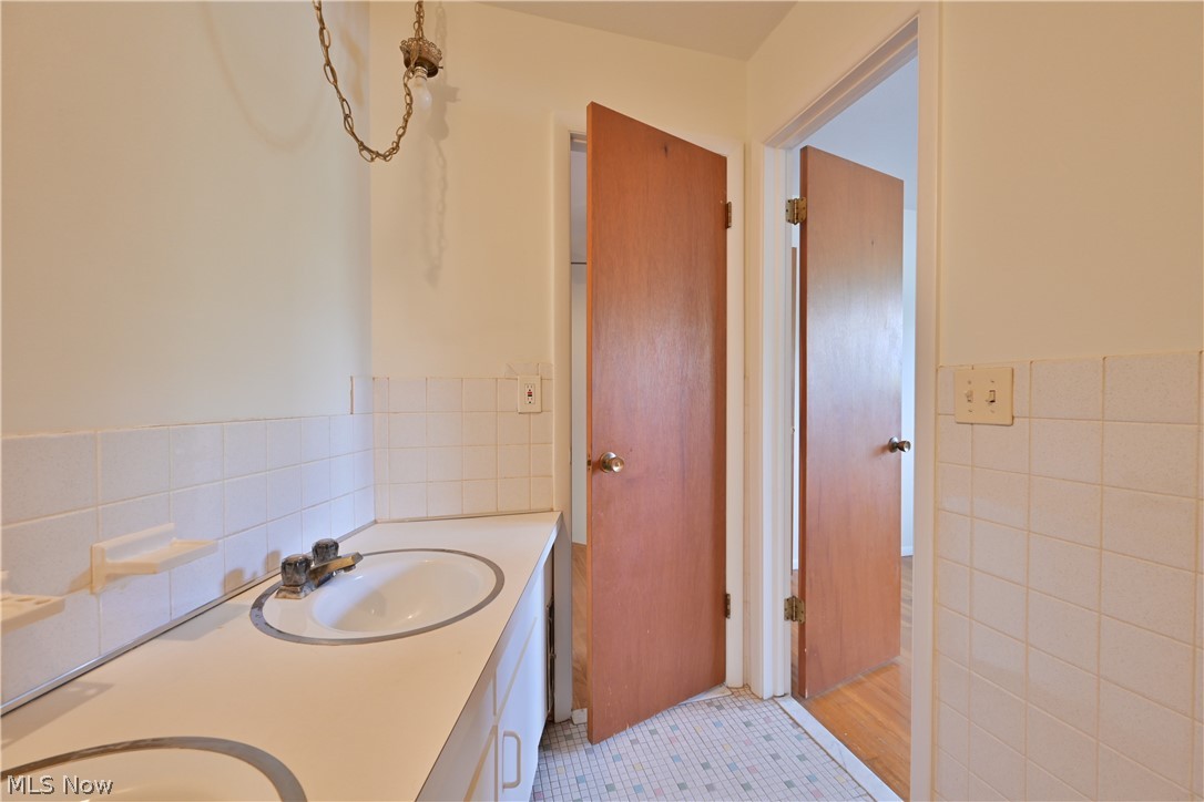 24510 Clareshire Drive North Olmsted OH 44070