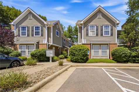 3371 Lenox Village Fairlawn OH 44333