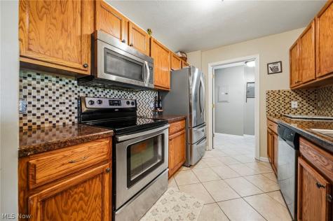 3371 Lenox Village Fairlawn OH 44333