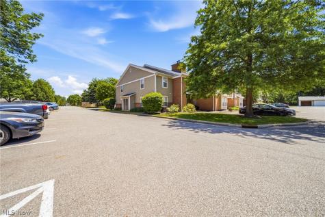 3371 Lenox Village Fairlawn OH 44333