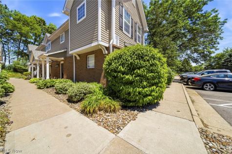 3371 Lenox Village Fairlawn OH 44333