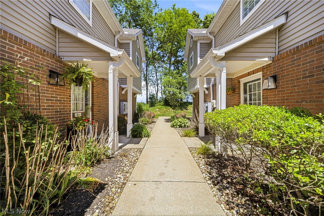 3371 Lenox Village Fairlawn OH 44333