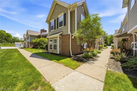 3371 Lenox Village Fairlawn OH 44333