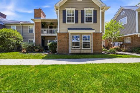 3371 Lenox Village Fairlawn OH 44333