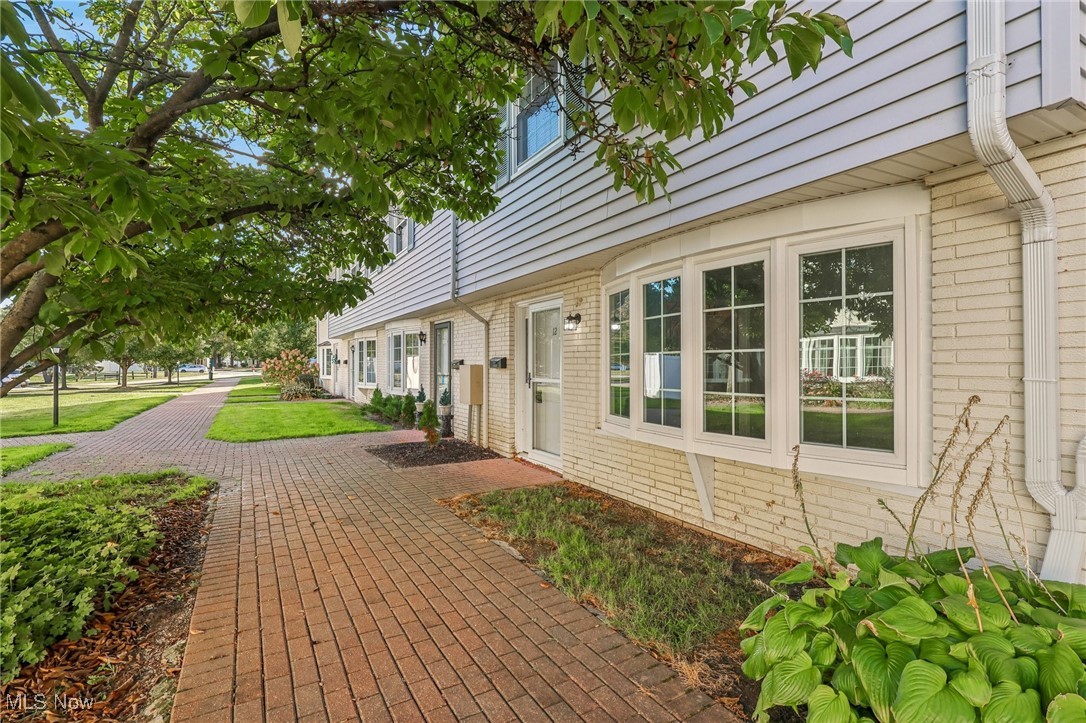 8 Meadowlawn Drive Mentor OH 44060