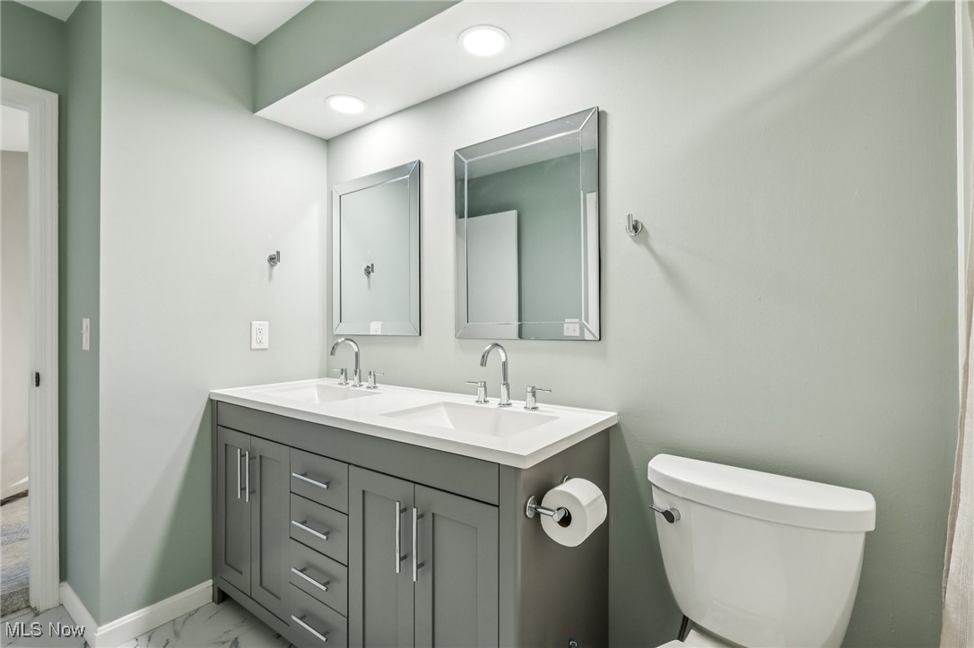 8 Meadowlawn Drive Mentor OH 44060