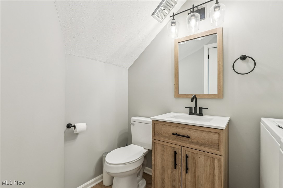 8 Meadowlawn Drive Mentor OH 44060