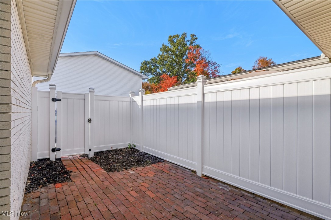 8 Meadowlawn Drive Mentor OH 44060