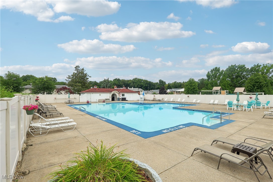 8 Meadowlawn Drive Mentor OH 44060