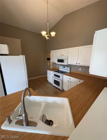 1192 Chaucer Circle Akron OH 44312