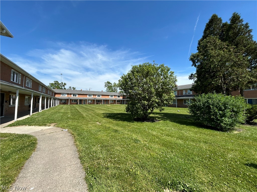 4871 Banbury Court Warrensville Heights OH 44128