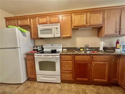 177 Woodbury Glen Street Hartville OH 44632