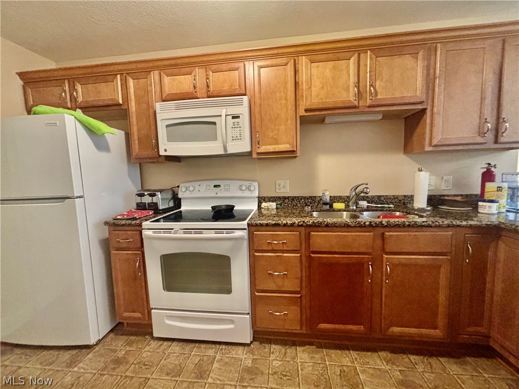 177 Woodbury Glen Street Hartville OH 44632