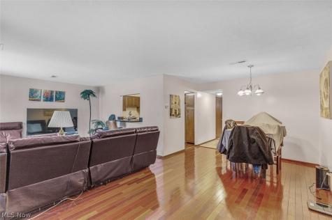 1689 Walnut Lane Rocky River OH 44116