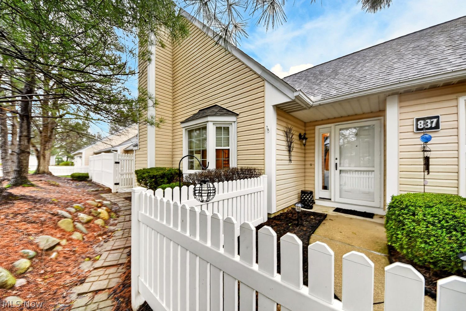 887 Wellsley Lane Akron OH 44313