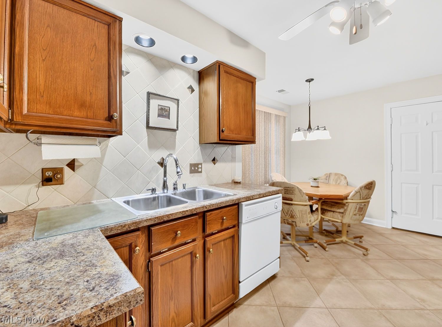 887 Wellsley Lane Akron OH 44313
