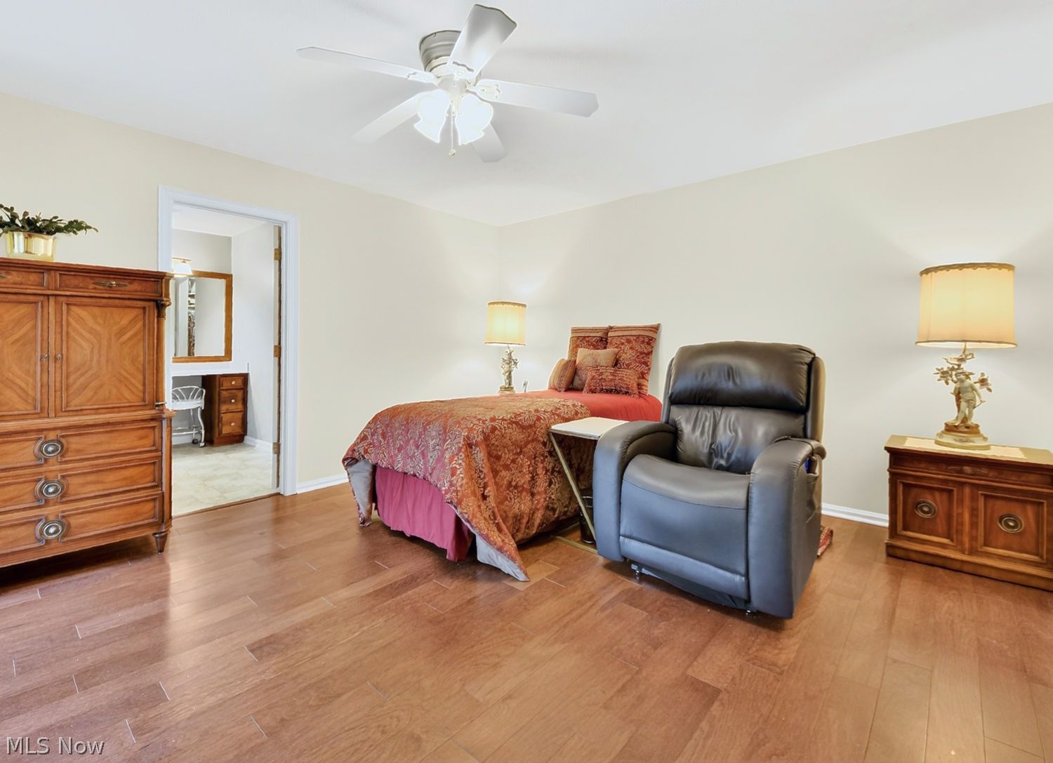 887 Wellsley Lane Akron OH 44313