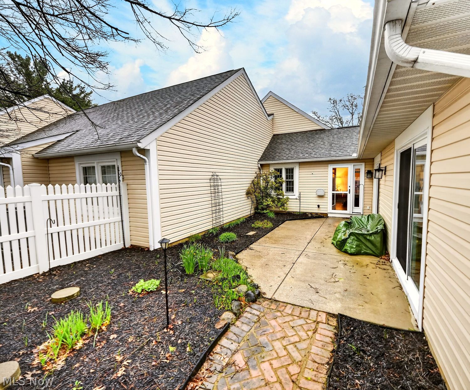 887 Wellsley Lane Akron OH 44313