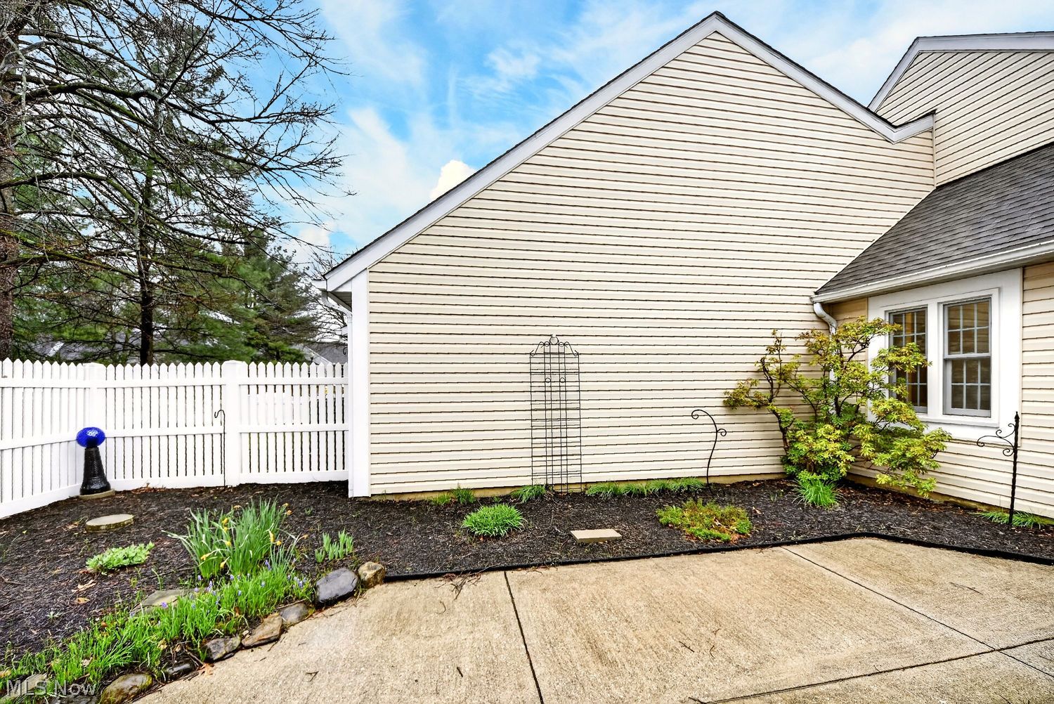 887 Wellsley Lane Akron OH 44313