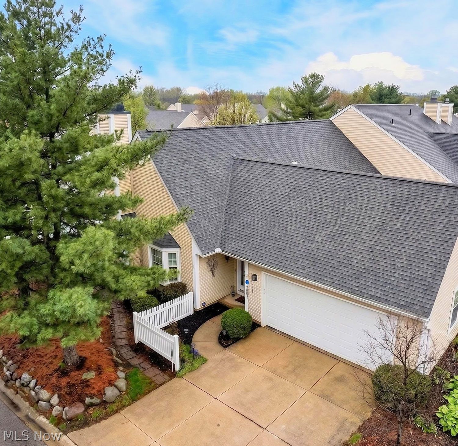 887 Wellsley Lane Akron OH 44313