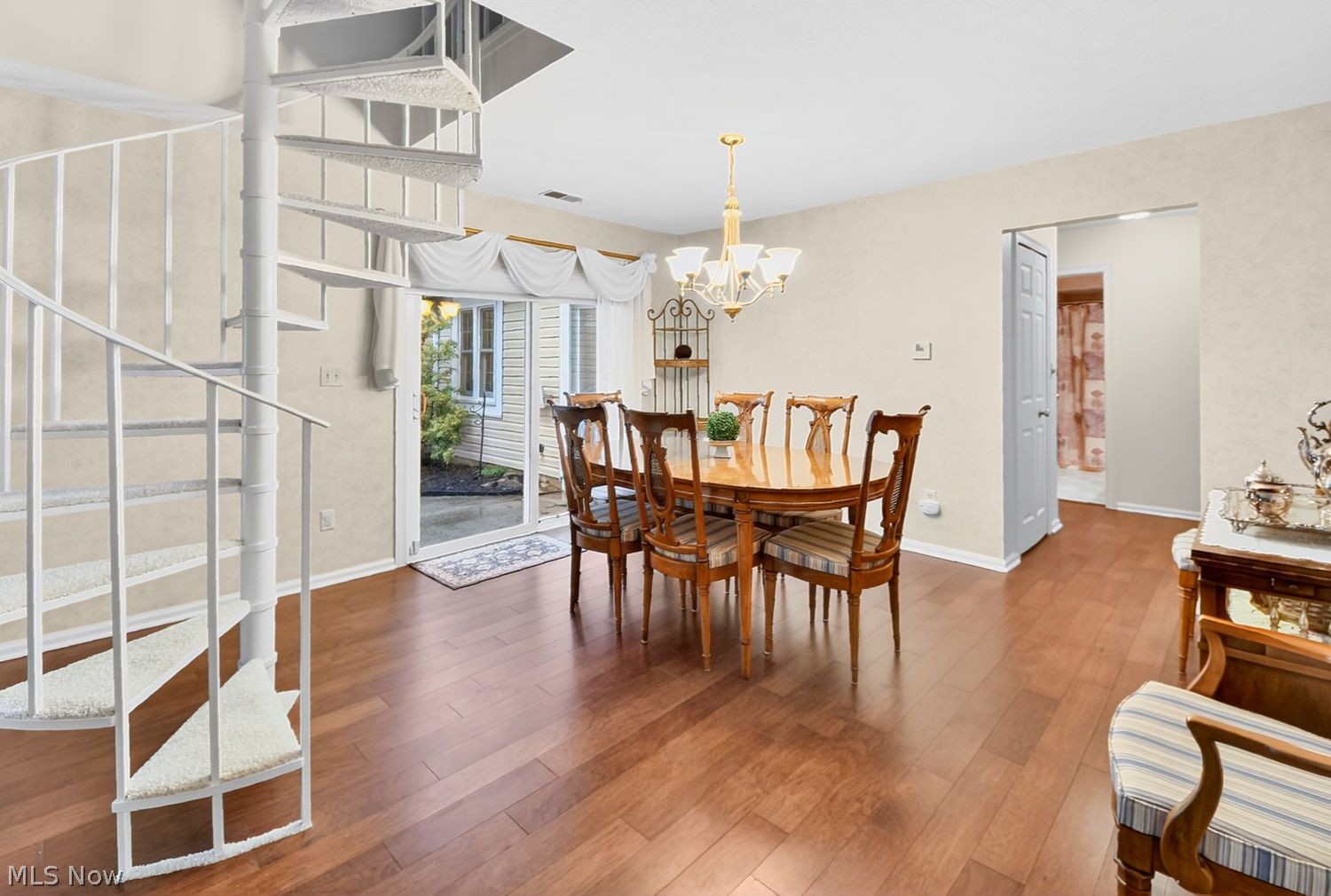 887 Wellsley Lane Akron OH 44313