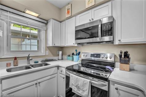 7 Meadowlawn Drive Mentor OH 44060