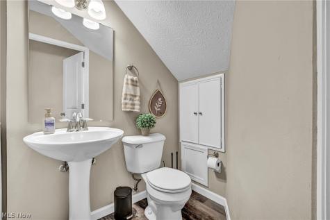 7 Meadowlawn Drive Mentor OH 44060