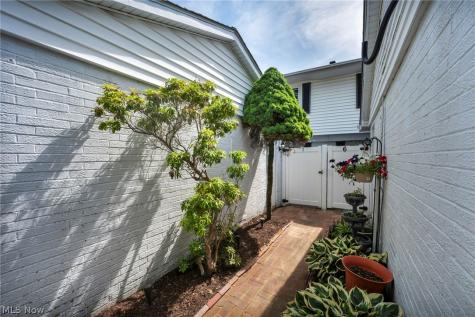 7 Meadowlawn Drive Mentor OH 44060