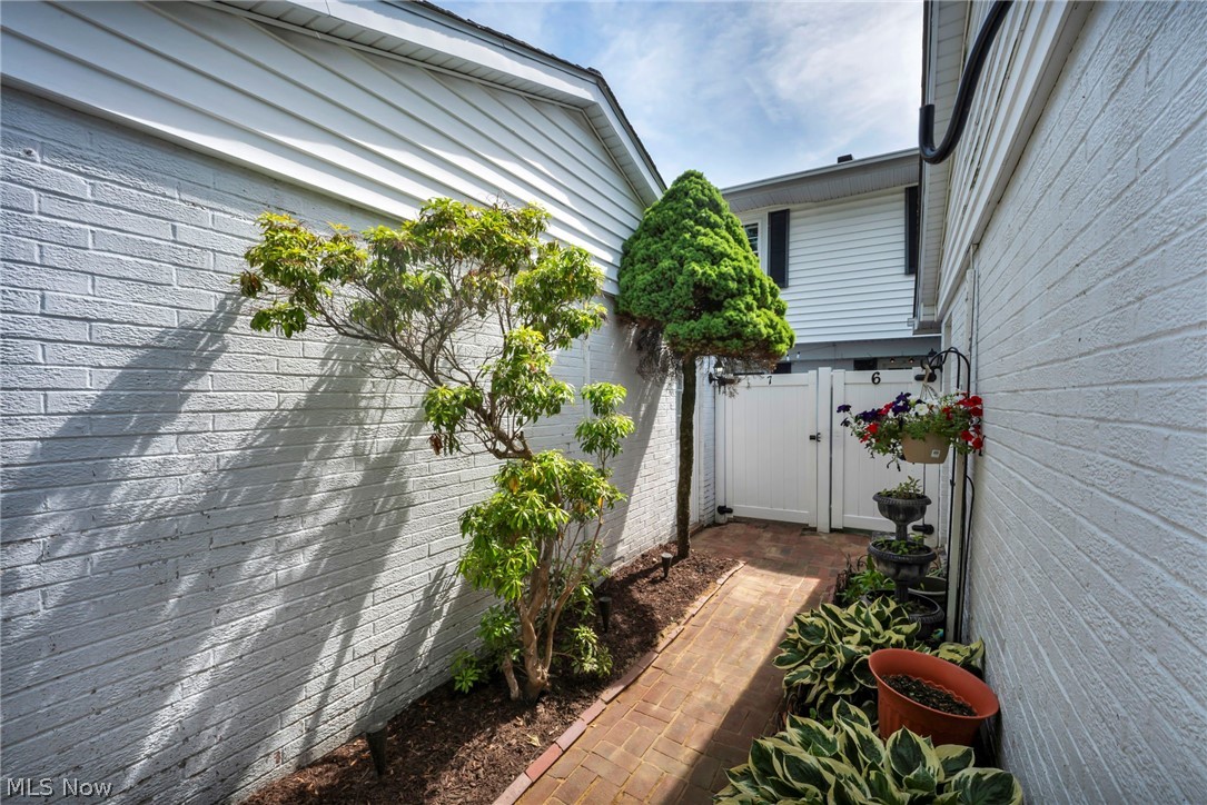 7 Meadowlawn Drive Mentor OH 44060