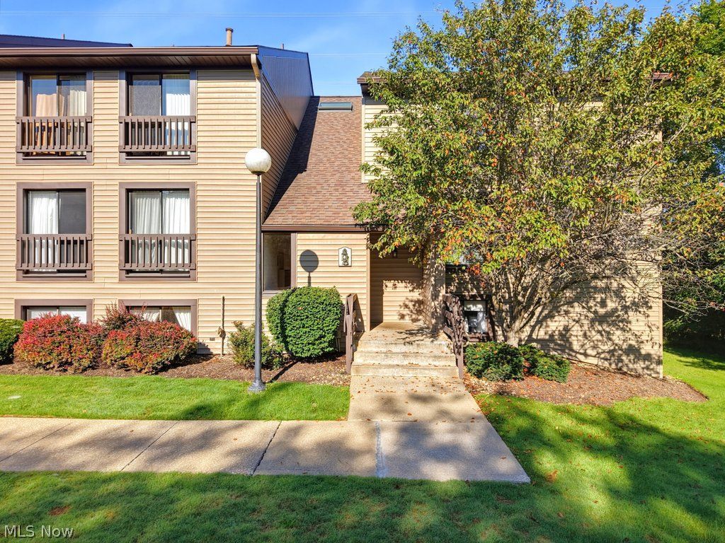 Sagamore Hills OH, 1145 Canyon View Road, Unit 202