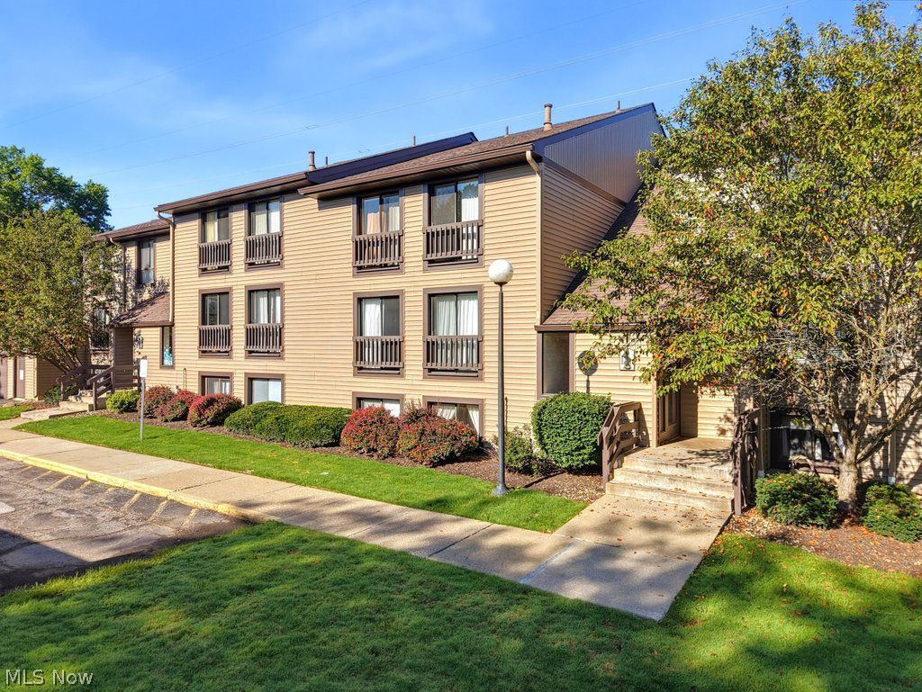 1145 Canyon View Road Sagamore Hills OH 44067