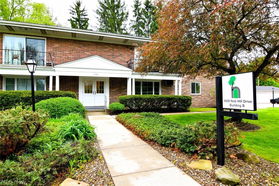 5009 Nob Hill Drive Chagrin Falls OH 44022