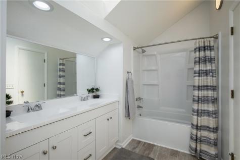 2153 Pinebrook Trail Cuyahoga Falls OH 44223