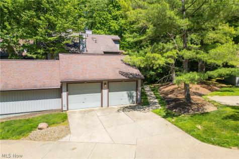 2153 Pinebrook Trail Cuyahoga Falls OH 44223
