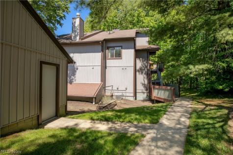 2153 Pinebrook Trail Cuyahoga Falls OH 44223
