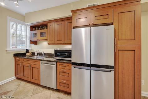 2808 Van Aken Boulevard Cleveland OH 44120